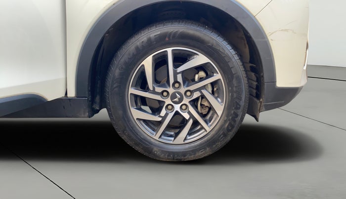 2023 Mahindra XUV300 W8 (O) 1.2 PETROL, Petrol, Manual, 30,905 km, Right Front Wheel