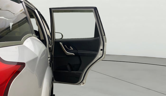 2018 Mahindra XUV500 W9, Diesel, Manual, 95,179 km, RHS Rear Door