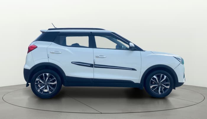 2021 Mahindra XUV300 W8 (O) 1.2 PETROL, Petrol, Manual, 1,25,922 km, Right Side View