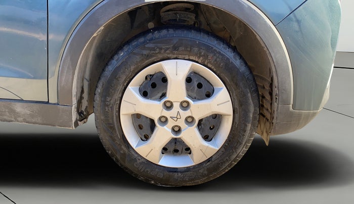 2023 Mahindra XUV300 W6 1.2 PETROL AMT, Petrol, Automatic, 43,246 km, Right Front Wheel