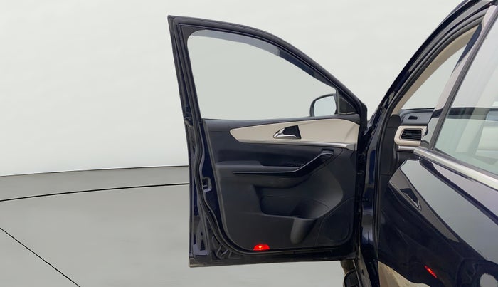 2025 Mahindra XUV700 AX 7 LUXURY D AT 7 STR, Diesel, Automatic, 15,433 km, LHS Front Door