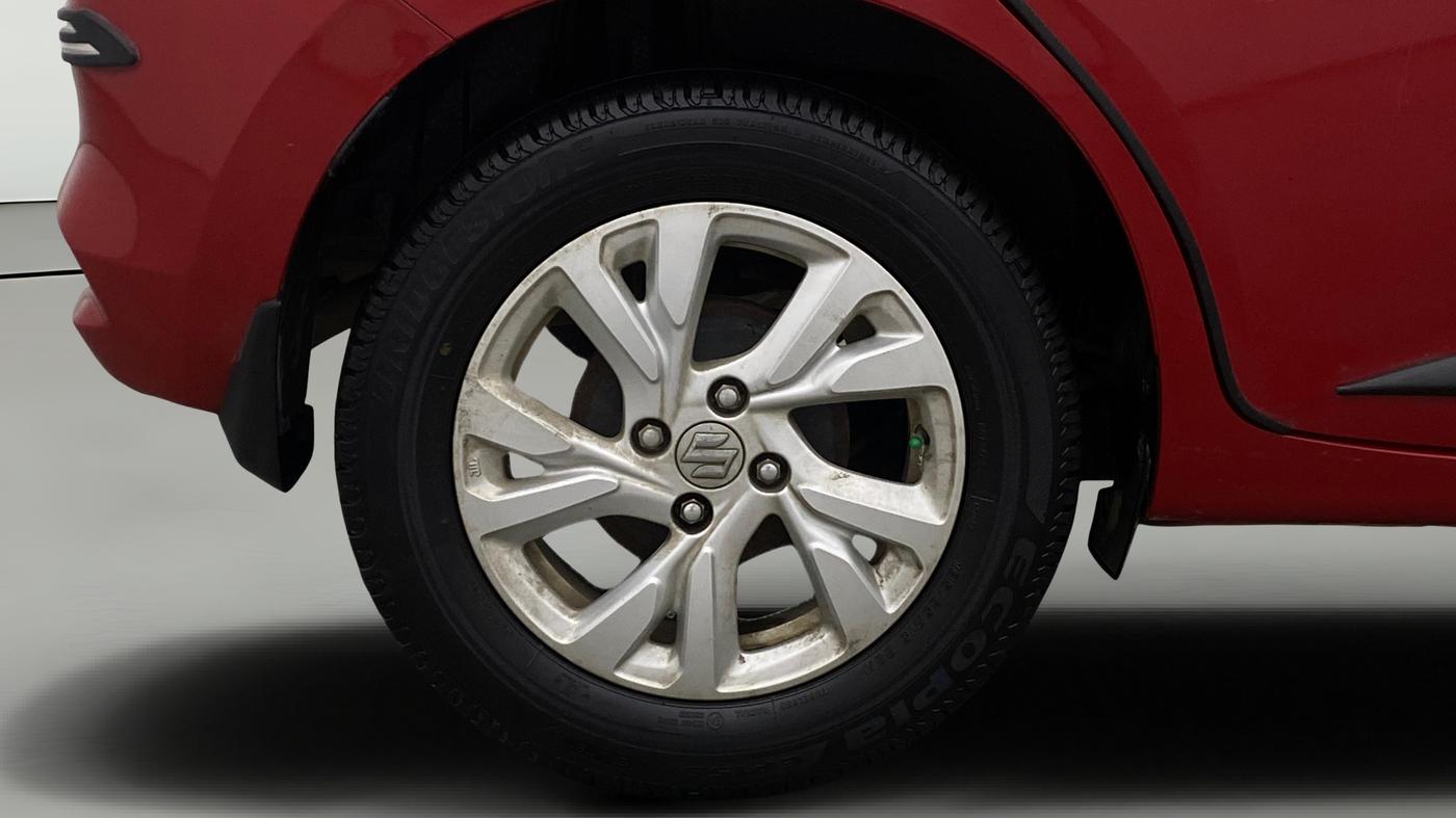 2025 Maruti Swift ZXi AMT, Petrol, Automatic, 62,398 km, Right Rear Wheel
