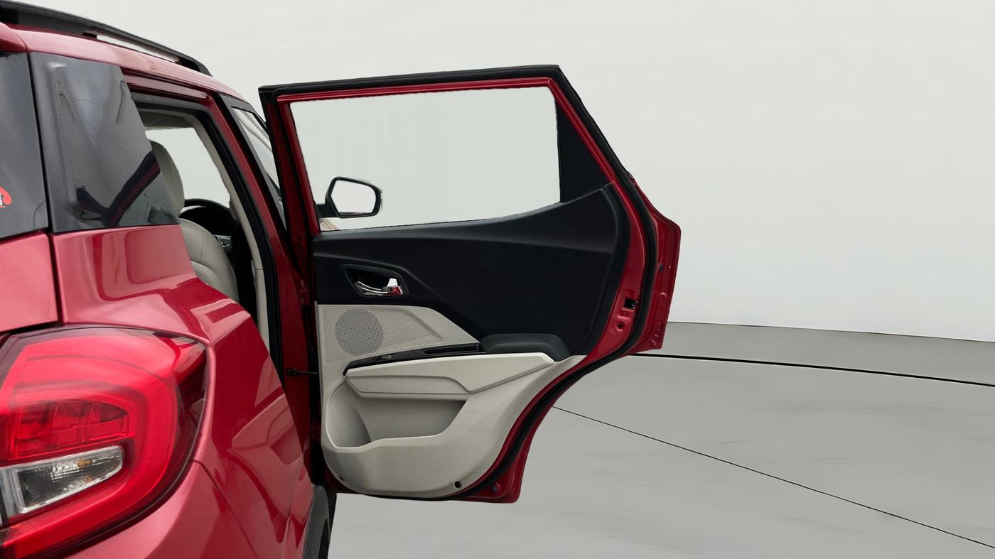 2022 Mahindra XUV300 W8 (O) 1.2 PETROL, Petrol, Manual, 20,984 km, RHS Rear Door
