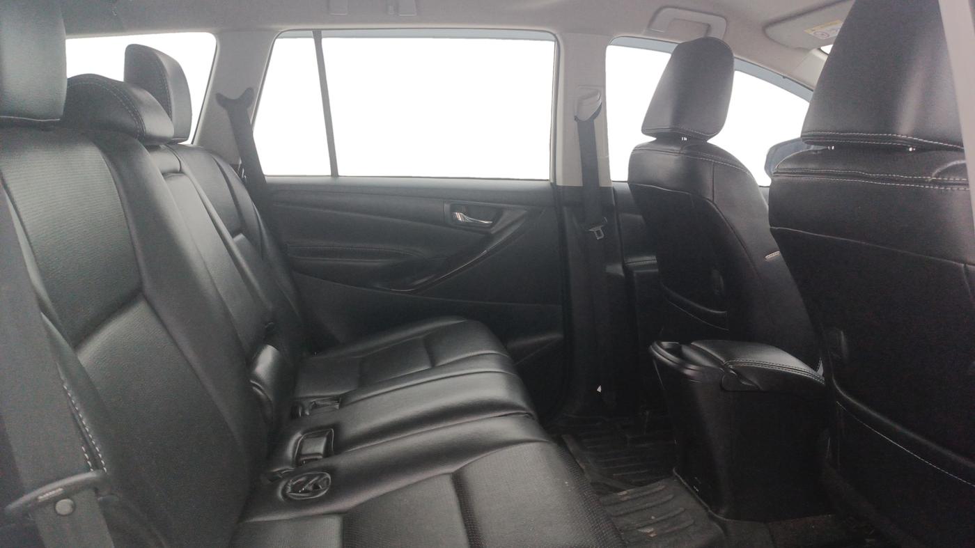 2024 Toyota Innova Crysta GX Plus 8 STR, Diesel, Manual, 69,437 km, Right Side Rear Door Cabin