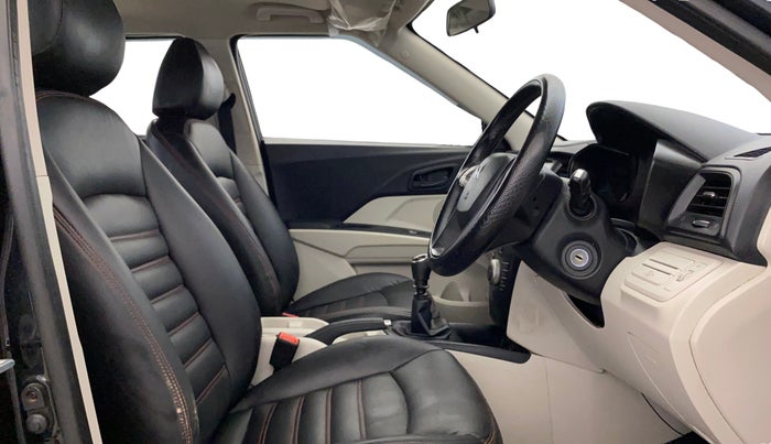 2023 Mahindra XUV300 W4 1.2 PETROL, Petrol, Manual, 52,472 km, Right Side Front Door Cabin