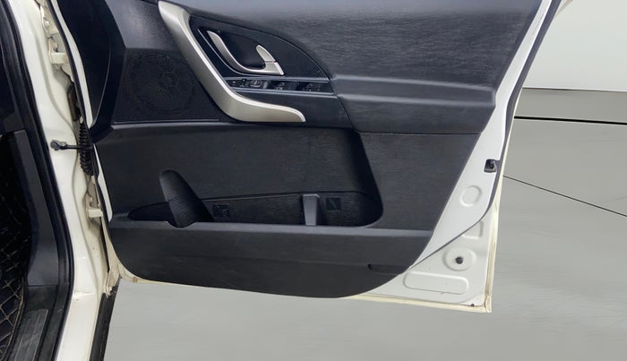 2019 Mahindra XUV500 W7, Diesel, Manual, 83,915 km, Driver Side Door Panels Control