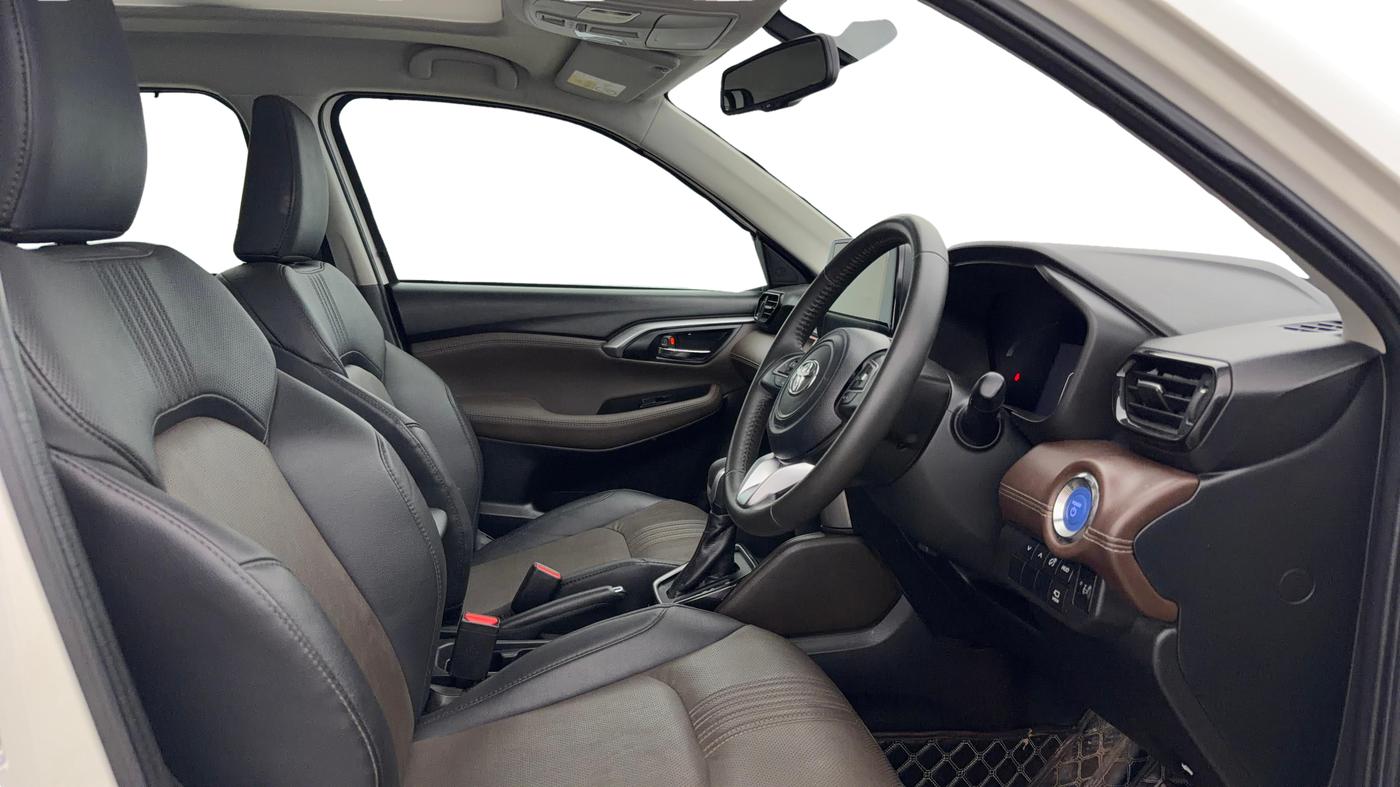 2024 Toyota URBAN CRUISER HYRYDER V HYBRID, Hybrid, Automatic, 30,657 km, Right Side Front Door Cabin