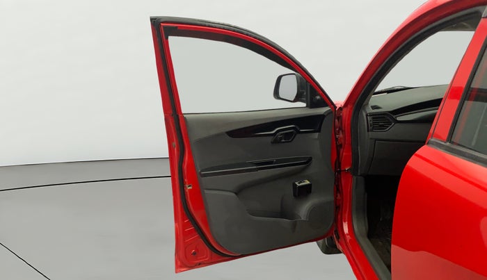 2018 Mahindra KUV 100 NXT K2 P 6 STR, Petrol, Manual, 29,089 km, LHS Front Door