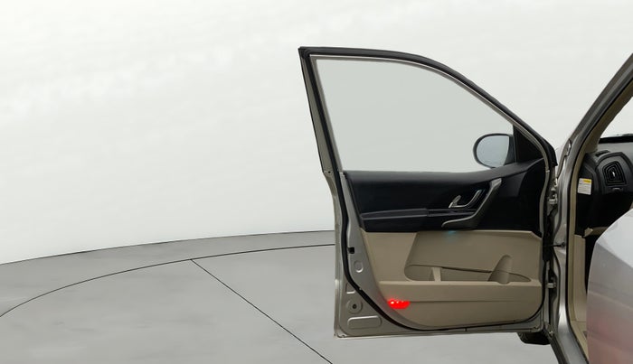 2016 Mahindra XUV500 W10 1.99, Diesel, Manual, 53,060 km, LHS Front Door