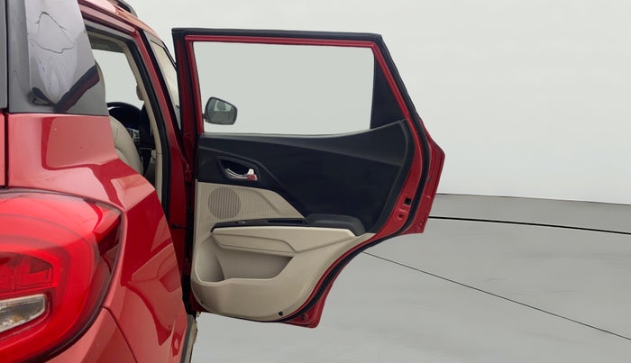 2021 Mahindra XUV300 W8 (O) 1.5 DIESEL AMT, Diesel, Automatic, 74,395 km, RHS Rear Door