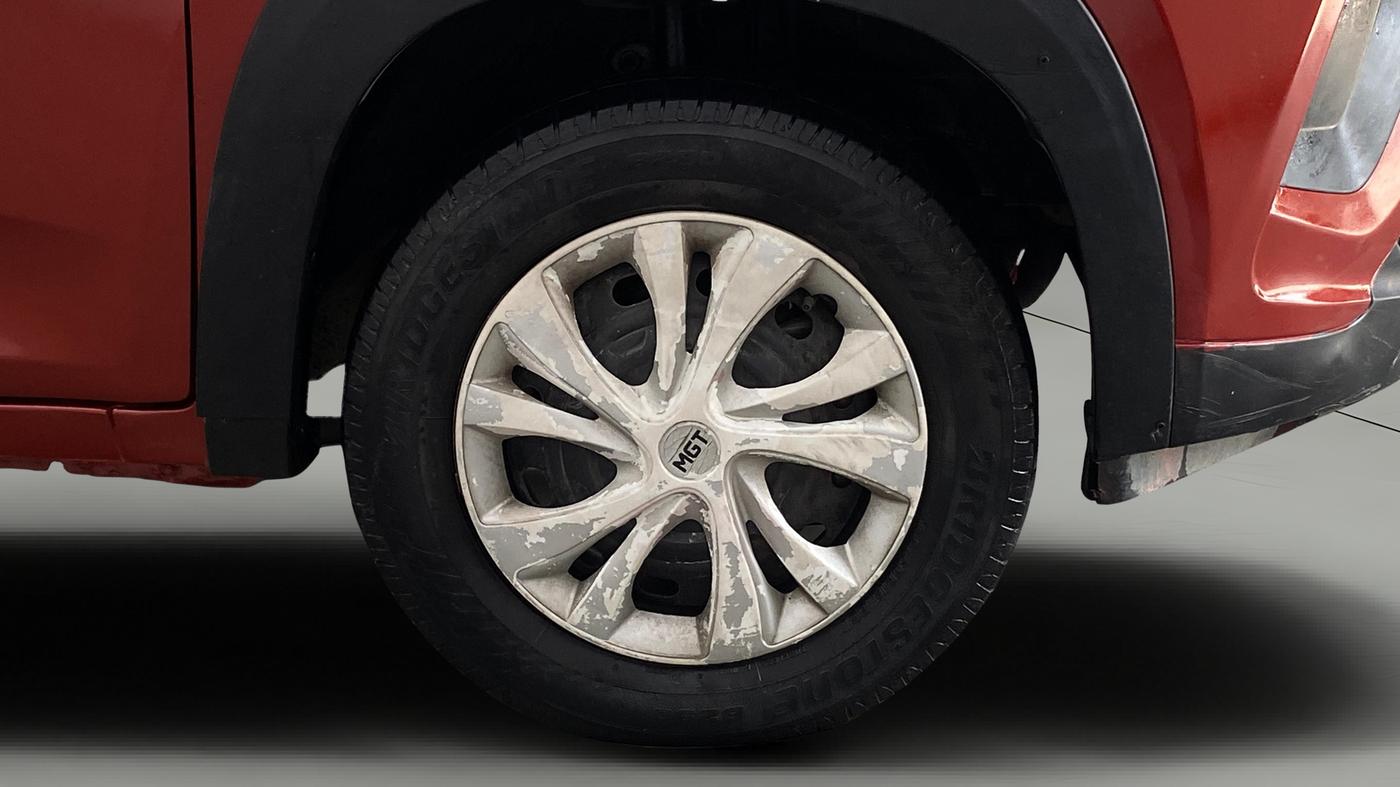 2018 Mahindra KUV 100 NXT K2 P 6 STR, Petrol, Manual, 55,096 km, Right Front Wheel
