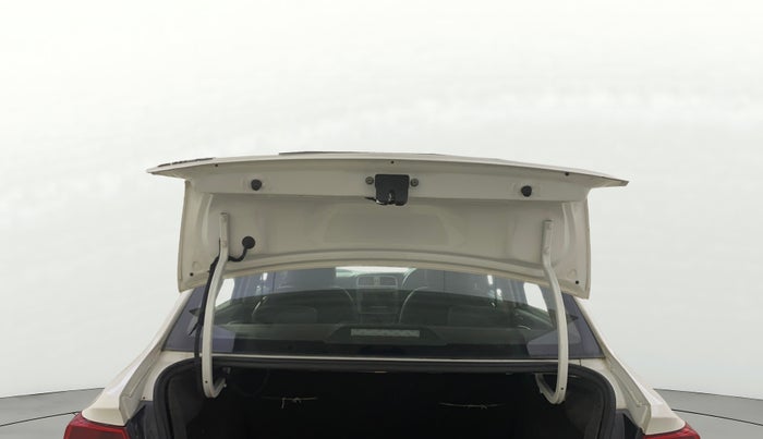 2016 Volkswagen Ameo HIGHLINE1.2L, Petrol, Manual, 38,382 km, Boot Door Open