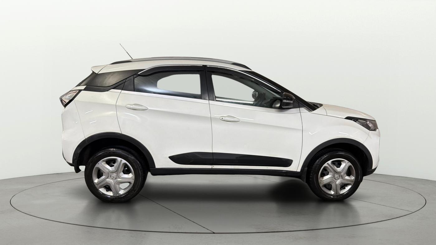 2022 Tata NEXON XM PETROL, Petrol, Manual, 21,606 km, Right Side View