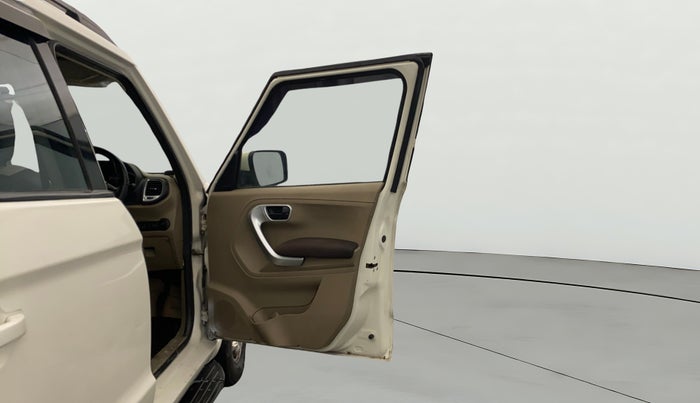 2017 Mahindra TUV300 T8, Diesel, Manual, 87,345 km, RHS Front Door