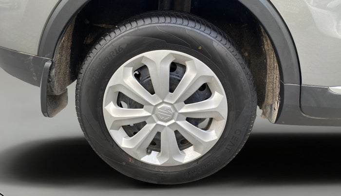 2024 MG ASTOR Sprint 1.5 MT (Ivory), Petrol, Manual, 10,855 km, Right Rear Wheel