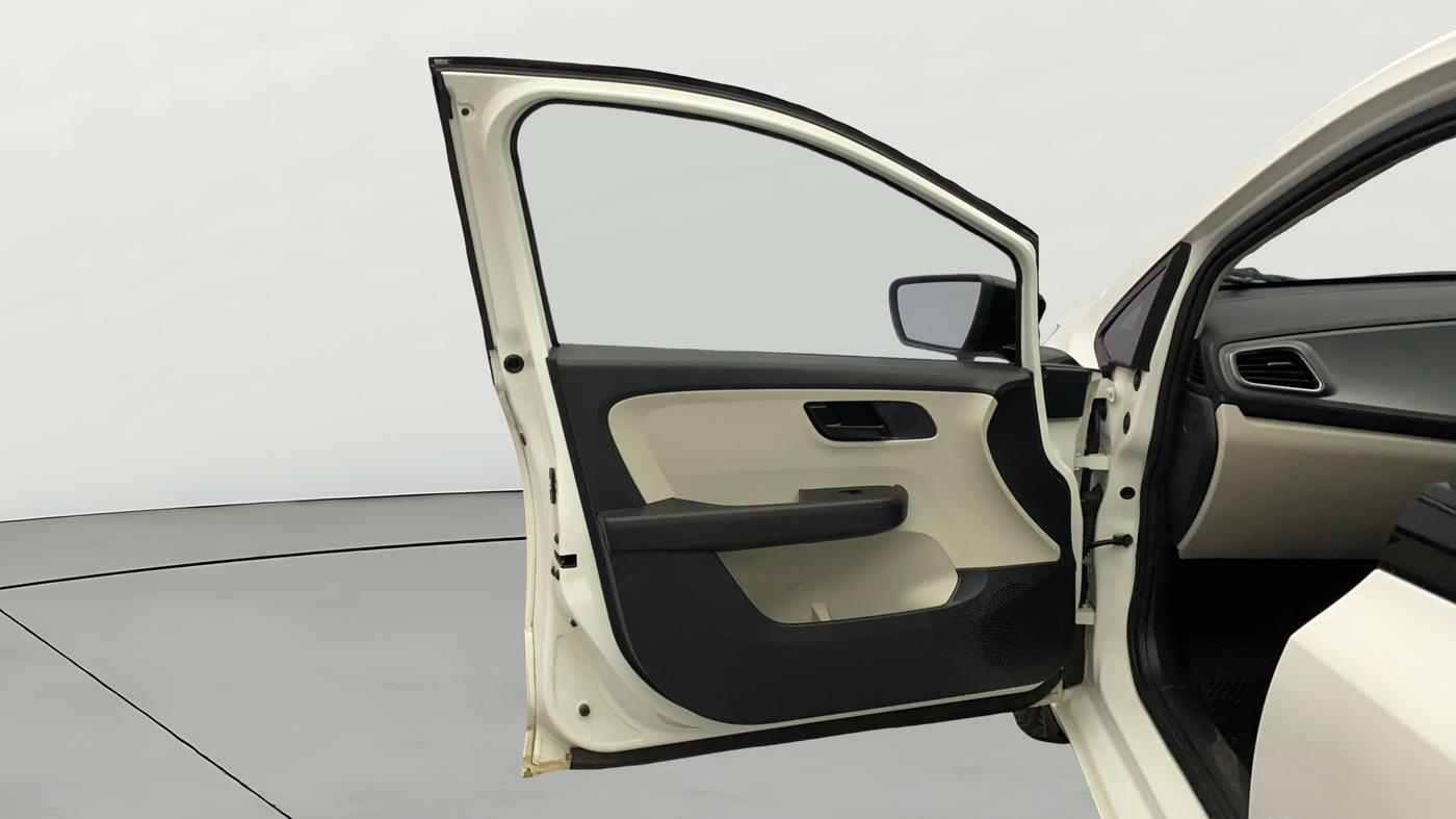 2023 Tata ALTROZ XM PLUS SUNROOF CNG, CNG, Manual, 13,117 km, LHS Front Door