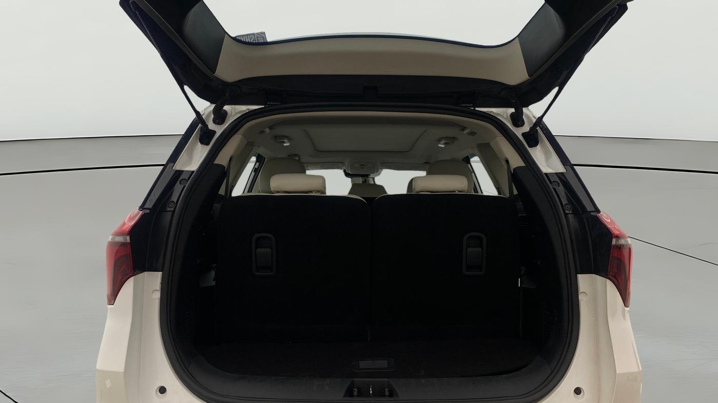 2023 Mahindra XUV700 AX 7 D MT 7 STR, Diesel, Manual, 47,113 km, Boot Open Zoomed View