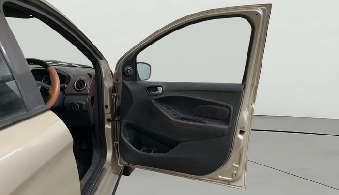 2018 Ford FREESTYLE TITANIUM 1.2 PETROL, Petrol, Manual, 56,238 km, RHS Front Door