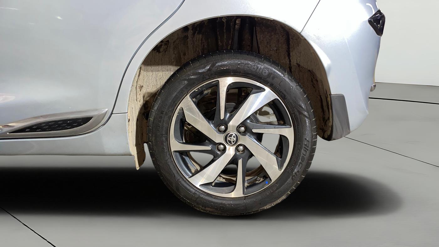 2023 Toyota Glanza V, Petrol, Manual, 6,847 km, Left Rear Wheel