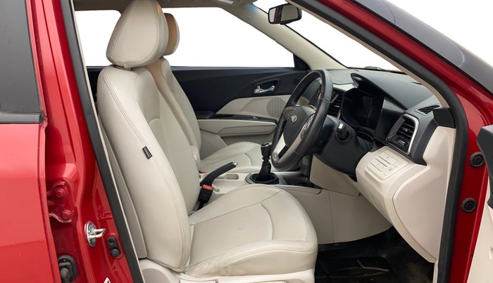 2021 Mahindra XUV300 W8(O) 1.2 PETROL DUAL TONE, Petrol, Manual, 49,232 km, Right Side Front Door Cabin