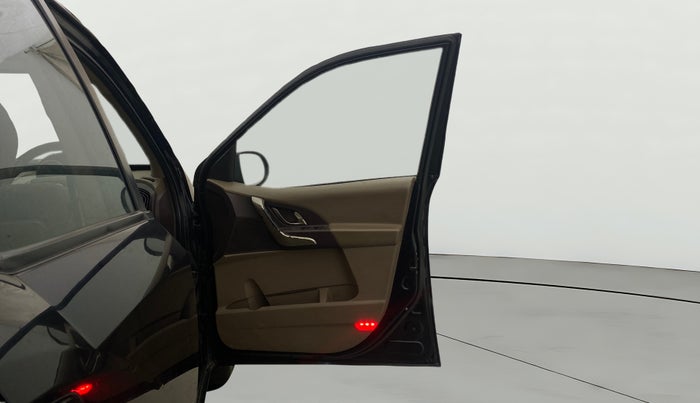 2013 Mahindra XUV500 W6, Diesel, Manual, 1,41,925 km, RHS Front Door