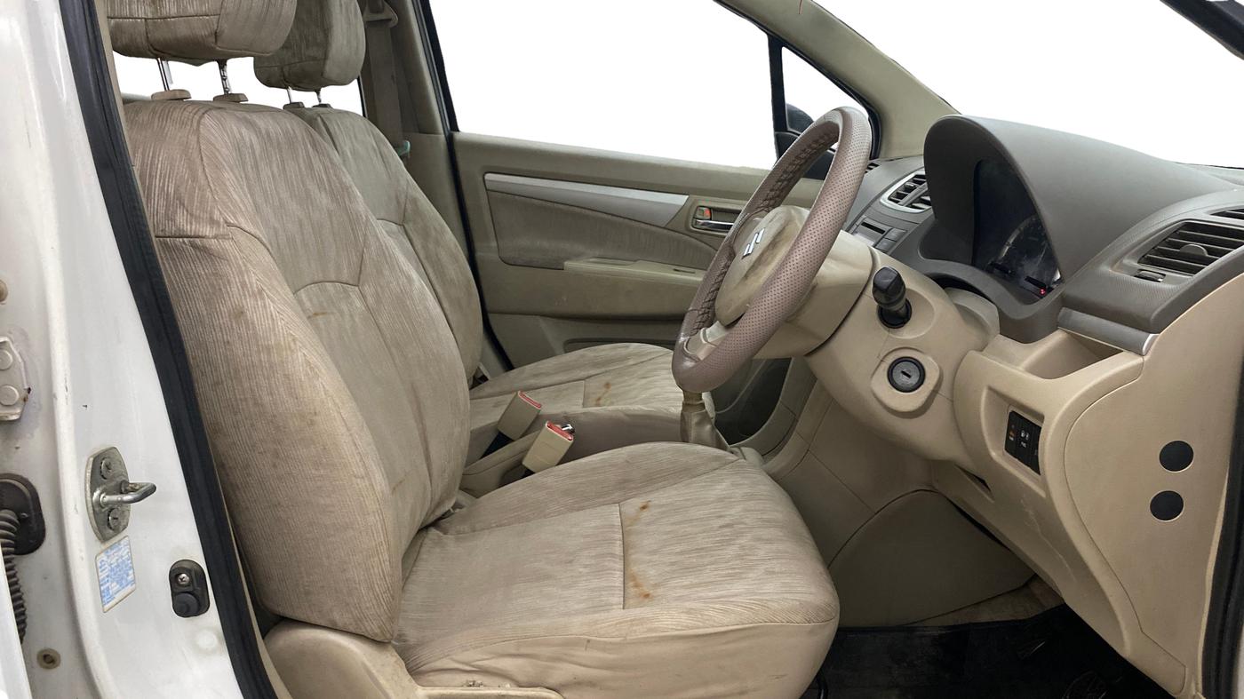 2013 Maruti Ertiga VXI CNG, CNG, Manual, 1,19,674 km, Right Side Front Door Cabin