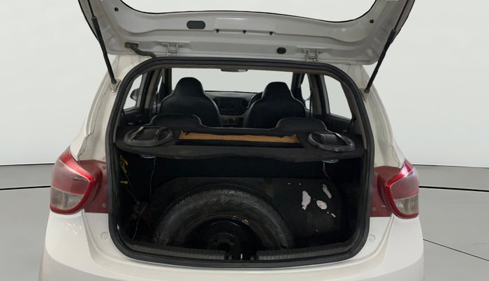 2016 Hyundai Grand i10 MAGNA 1.2 KAPPA VTVT, CNG, Manual, 1,37,728 km, Boot Open Zoomed View