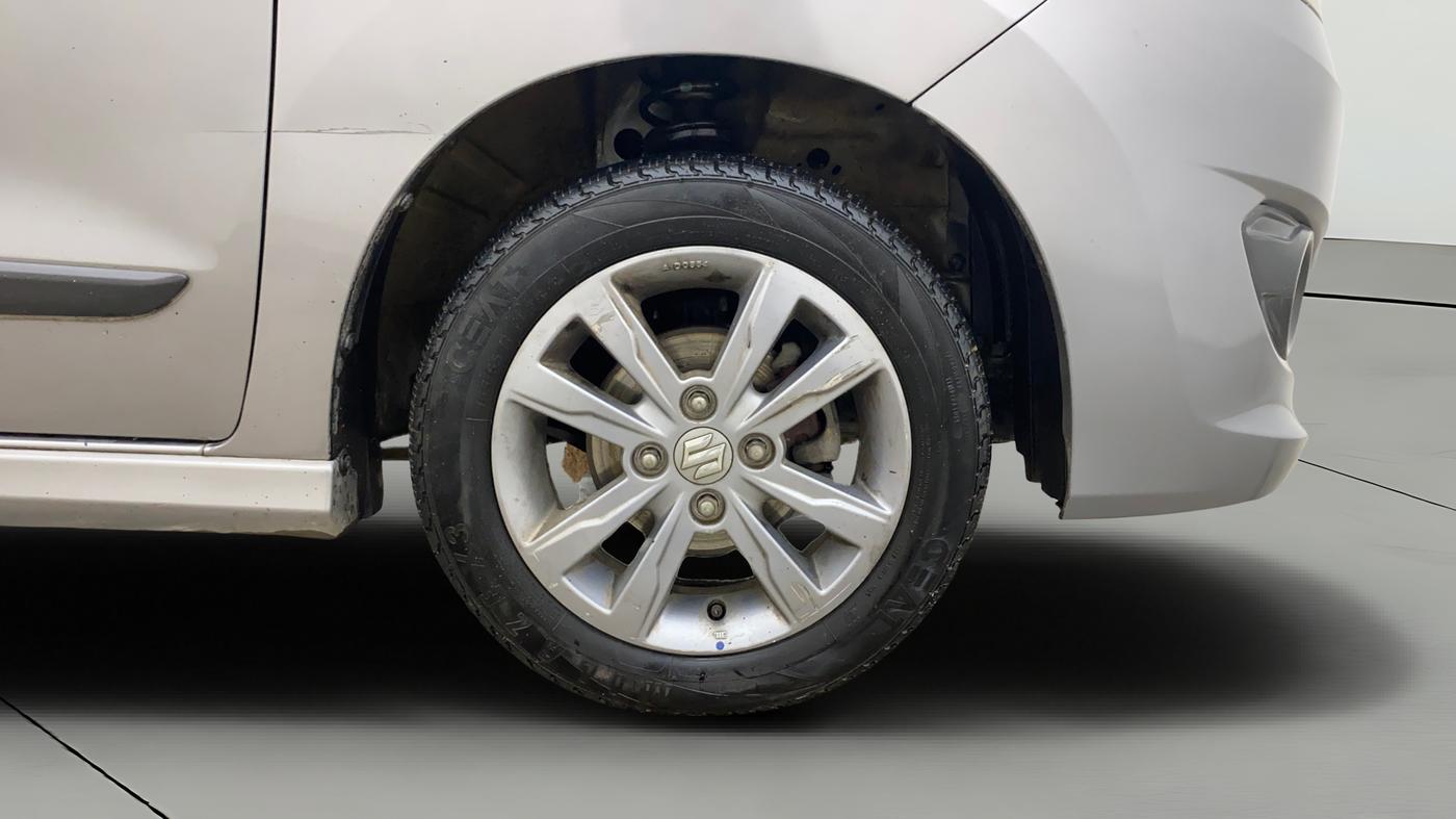 2013 Maruti Wagon R Stingray VXI, Petrol, Manual, 1,06,893 km, Right Front Wheel