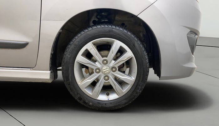 2013 Maruti Wagon R Stingray VXI, Petrol, Manual, 1,06,893 km, Right Front Wheel