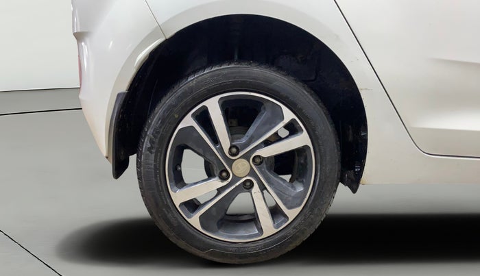 2020 Tata ALTROZ XZ PETROL, Petrol, Manual, 33,860 km, Right Rear Wheel