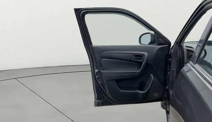 2022 Maruti Vitara Brezza LXI, Petrol, Manual, 20,317 km, LHS Front Door