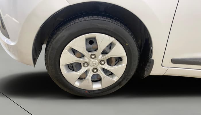 2014 Hyundai Xcent S 1.2, Petrol, Manual, 1,04,408 km, Left Front Wheel
