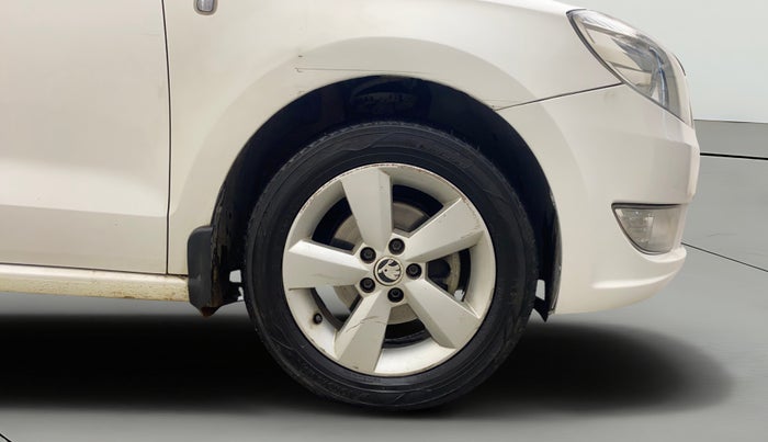 2014 Skoda Rapid ELEGANCE 1.6 MPI AT, CNG, Automatic, 43,105 km, Right Front Wheel