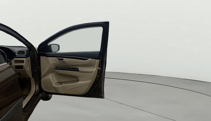 2016 Maruti Ciaz ZXI+, Petrol, Manual, 1,25,636 km, RHS Front Door