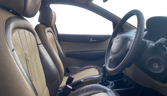 2012 Hyundai i20 MAGNA 1.4 CRDI, Diesel, Manual, 1,49,760 km, Right Side Front Door Cabin