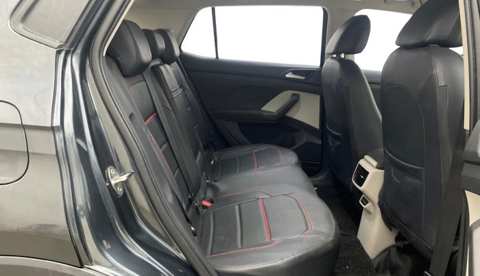 2023 Volkswagen TAIGUN Topline 1.0 TSI MT (Electric Seats), Petrol, Manual, 32,049 km, Right Side Rear Door Cabin