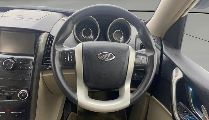 2017 Mahindra XUV500 W10 AT, Diesel, Automatic, 57,695 km, Steering Wheel Close Up