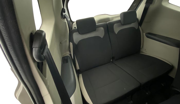 2022 Renault TRIBER RXL MT, Petrol, Manual, 27,492 km, Third Seat Row ( optional )