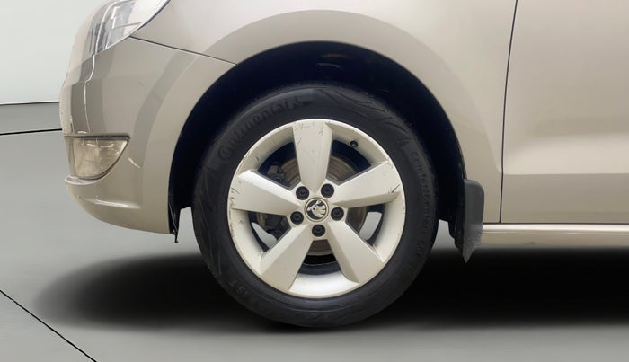 2015 Skoda Rapid AMBITION 1.6 MPI MT, Petrol, Manual, 1,39,151 km, Left Front Wheel