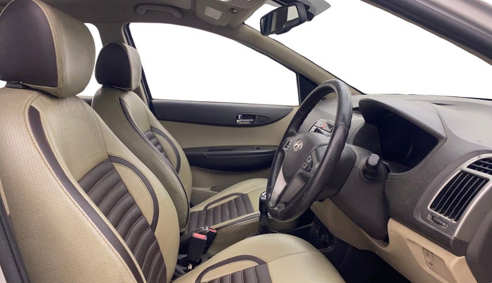 2014 Hyundai i20 ASTA 1.4 CRDI, Diesel, Manual, 72,867 km, Right Side Front Door Cabin