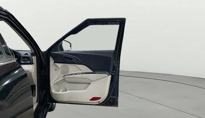 2022 Mahindra XUV300 W4 1.2 PETROL, Petrol, Manual, 26,197 km, RHS Front Door