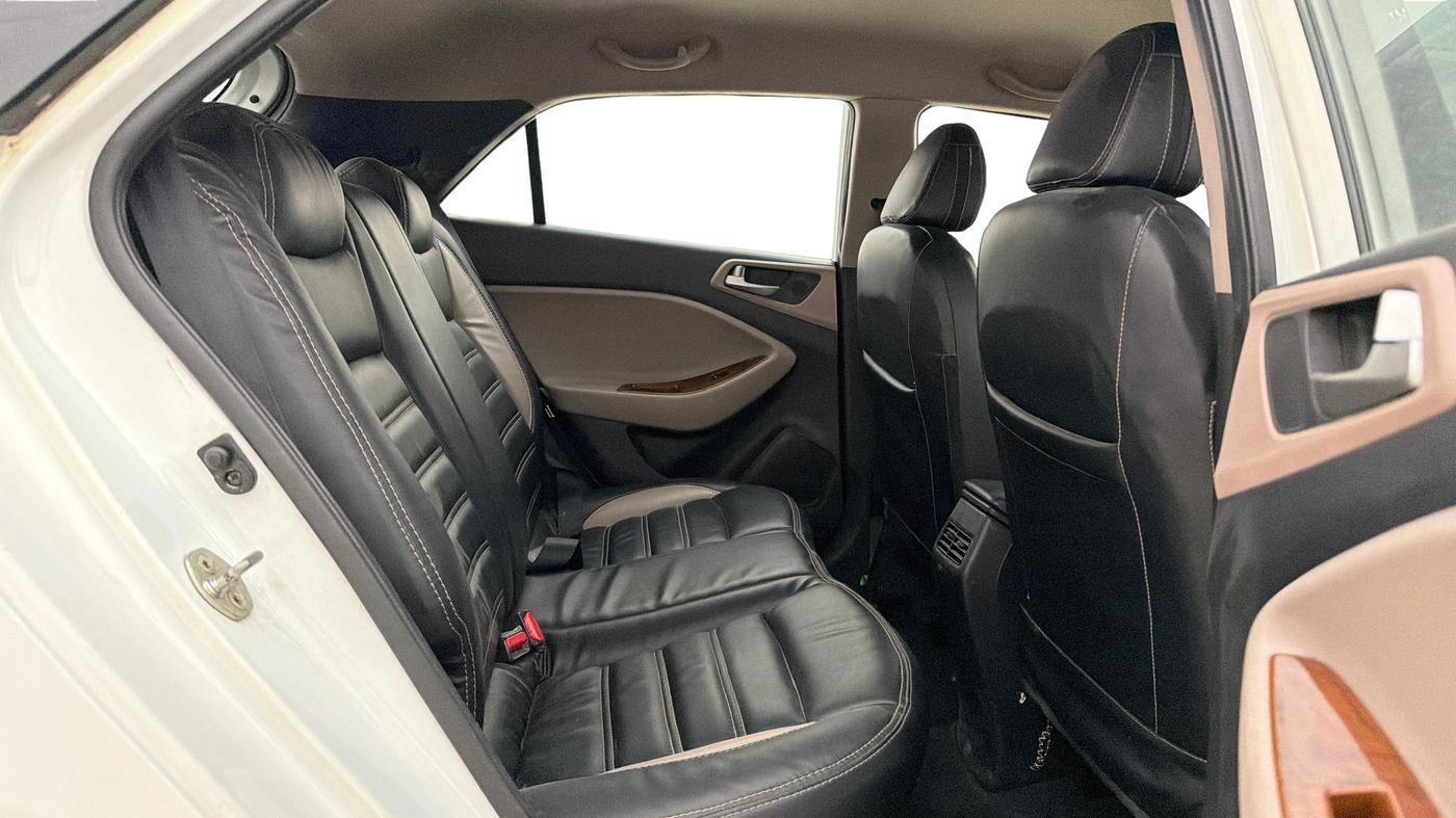 2019 Hyundai Elite i20 SPORTZ PLUS 1.2, Petrol, Manual, 68,292 km, Right Side Rear Door Cabin