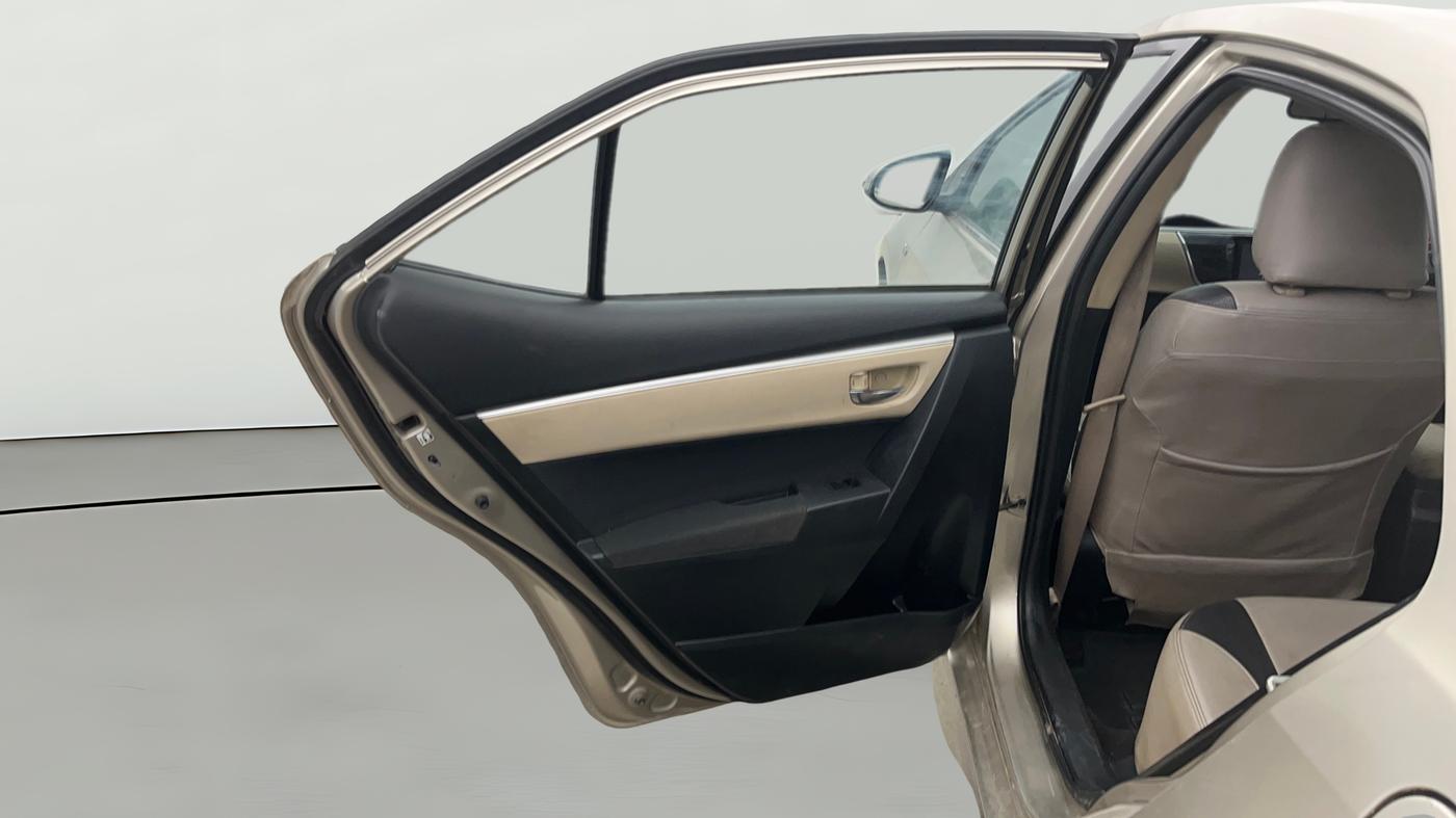 2015 Toyota Corolla Altis G PETROL, Petrol, Manual, 1,02,213 km, LHS Rear Door