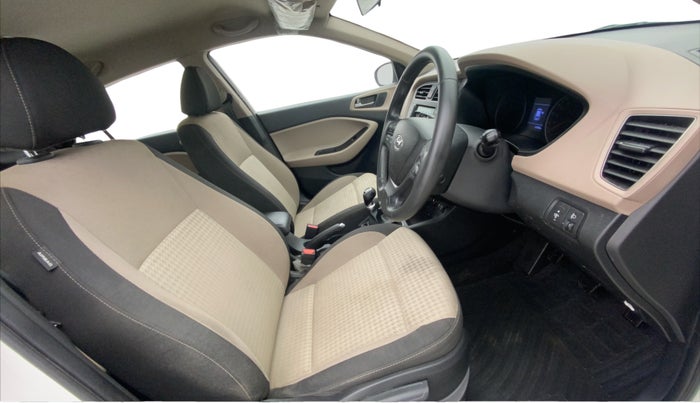 2018 Hyundai Elite i20 ASTA 1.2 (O), Petrol, Manual, 60,857 km, Right Side Front Door Cabin