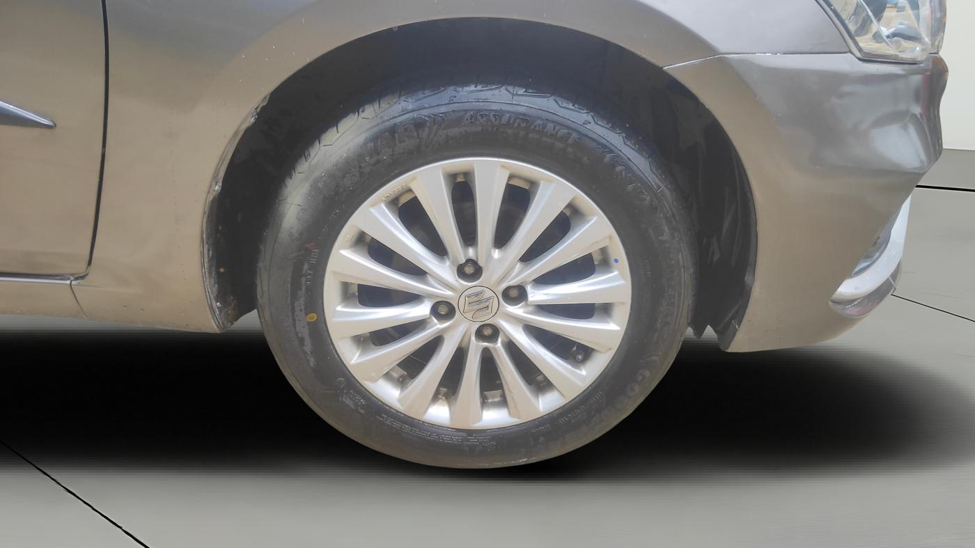 2019 Maruti Ciaz DELTA 1.5 SHVS MT PETROL, Petrol, Manual, 50,093 km, Right Front Wheel