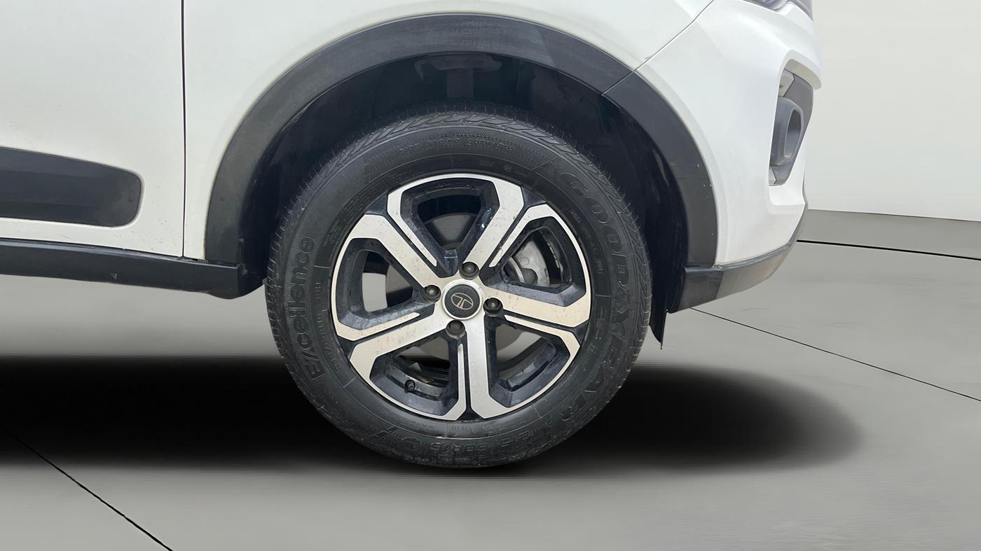 2021 Tata NEXON XZA PLUS PETROL, Petrol, Automatic, 32,274 km, Right Front Wheel