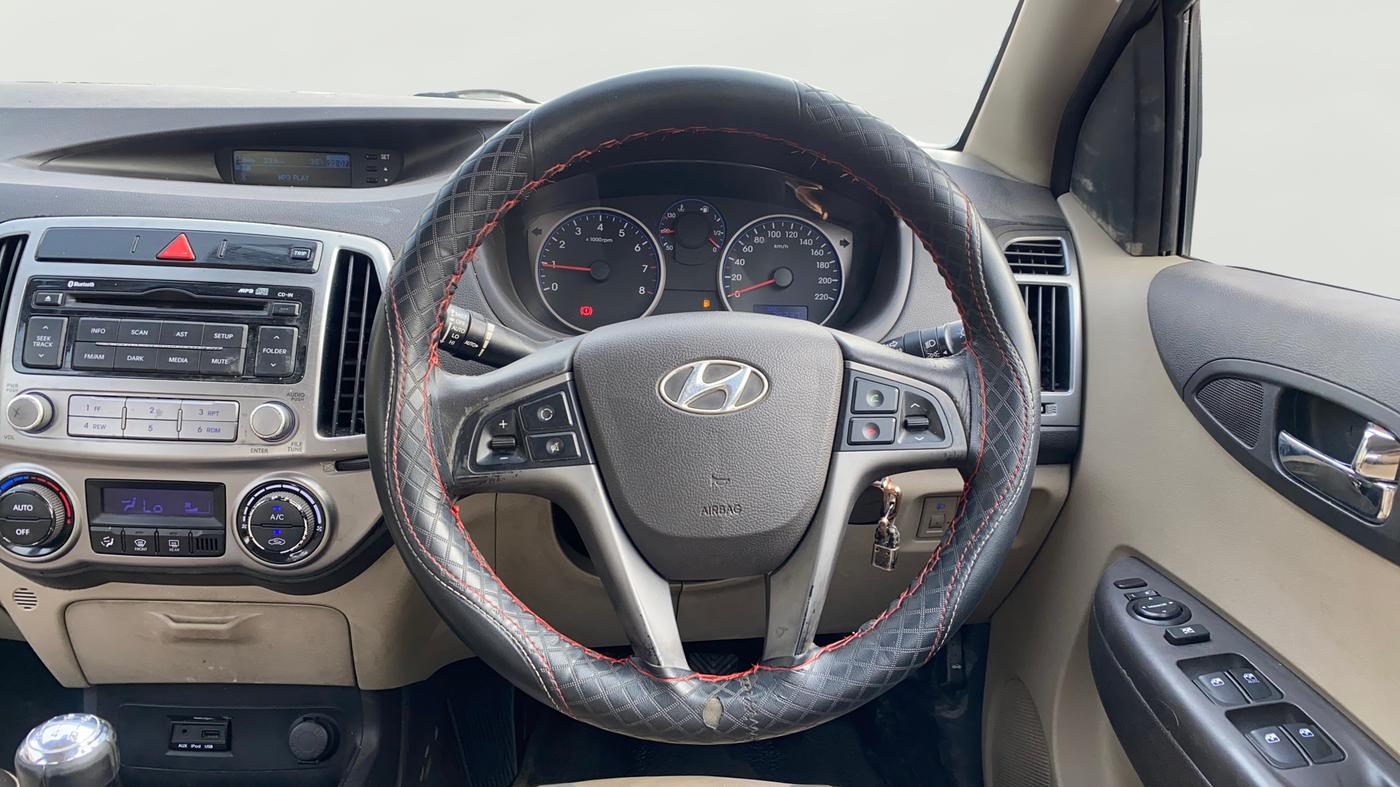 2013 Hyundai i20 SPORTZ 1.2, Petrol, Manual, 35,215 km, Steering Wheel Close Up