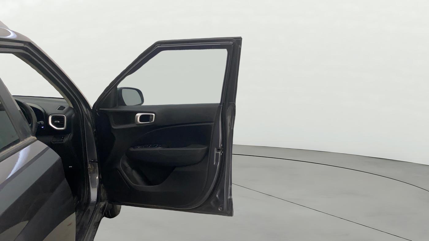 2022 Hyundai VENUE S+ 1.2, CNG, Manual, 56,314 km, RHS Front Door