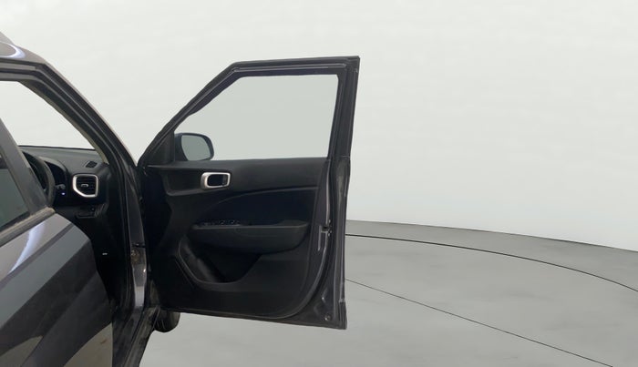 2022 Hyundai VENUE S+ 1.2, CNG, Manual, 56,314 km, RHS Front Door