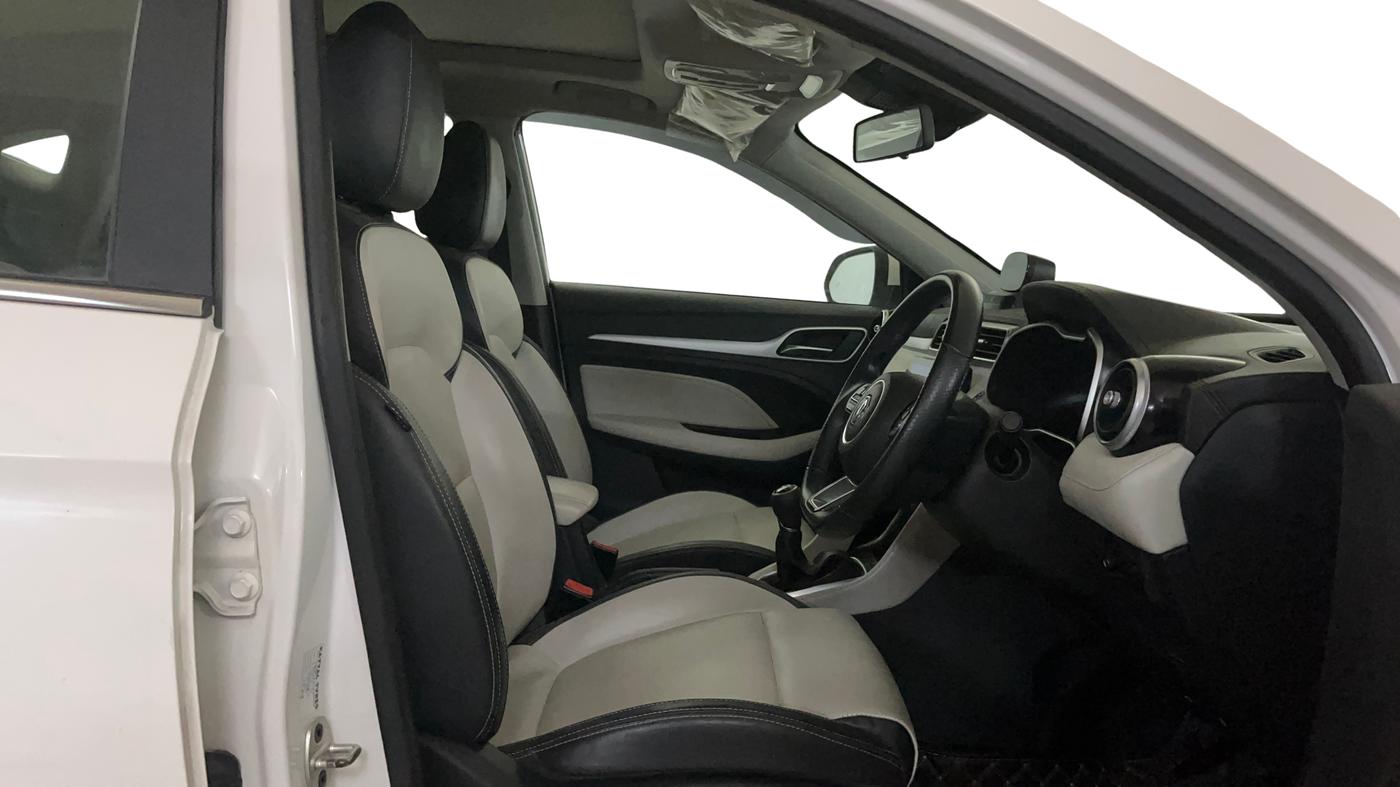 2023 MG ASTOR SHARP 1.5 MT, Petrol, Manual, 50 km, Right Side Front Door Cabin